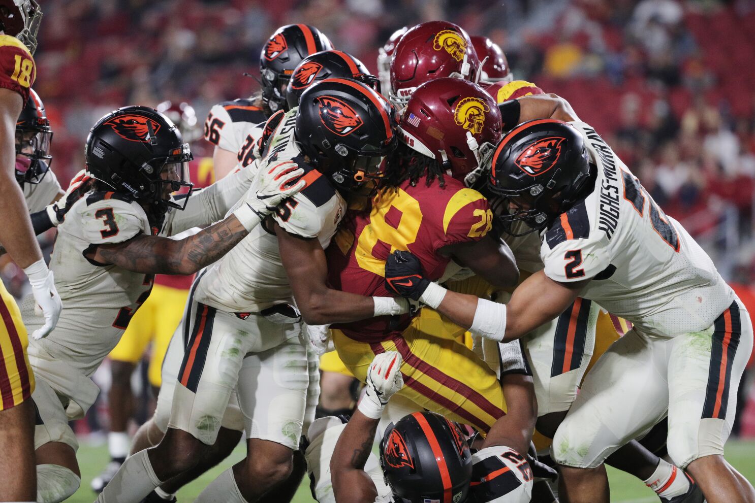 Oregon State Beavers y USC Trojans buscar romper la imbatibilidad del rival